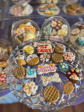 Load image into Gallery viewer, Mix Celebration Ststion 13 Cookies for $10.00
